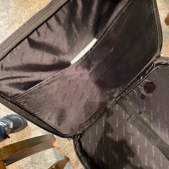 Computer 💻 IPad briefcase 6 pockets in all leather Targus 14 inches tall - Picture 4 of 9